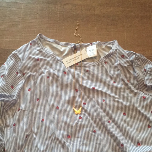 New 😍 Arizona 2-Piece Shirt/Necklace Size Med ✊ - Picture 4 of 4